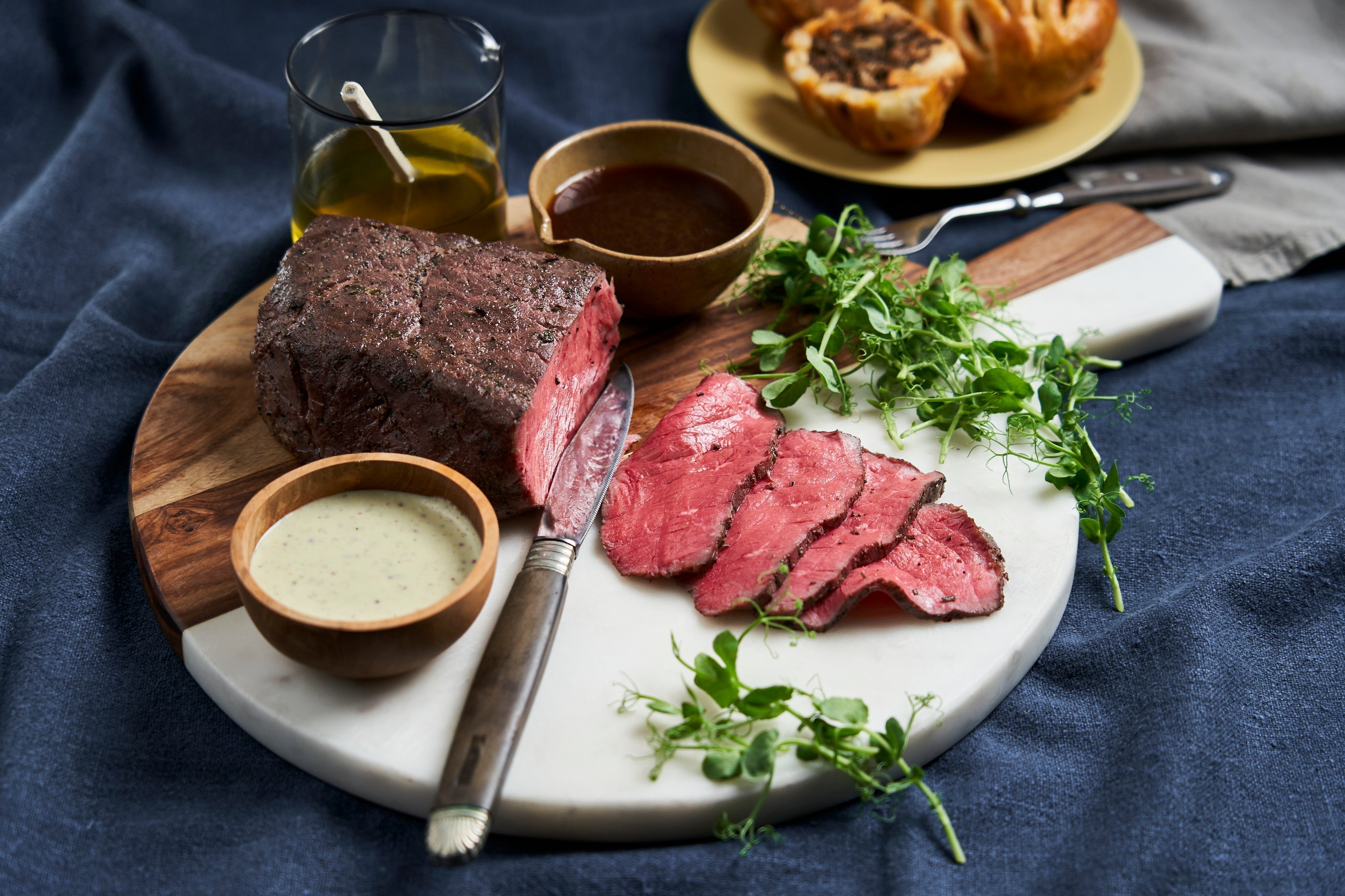 「THE ROAST BEEF」 自慢のローストビーフ2種とミートパイの販売開始